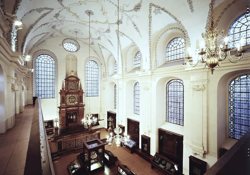 Klausen synagogue - interier